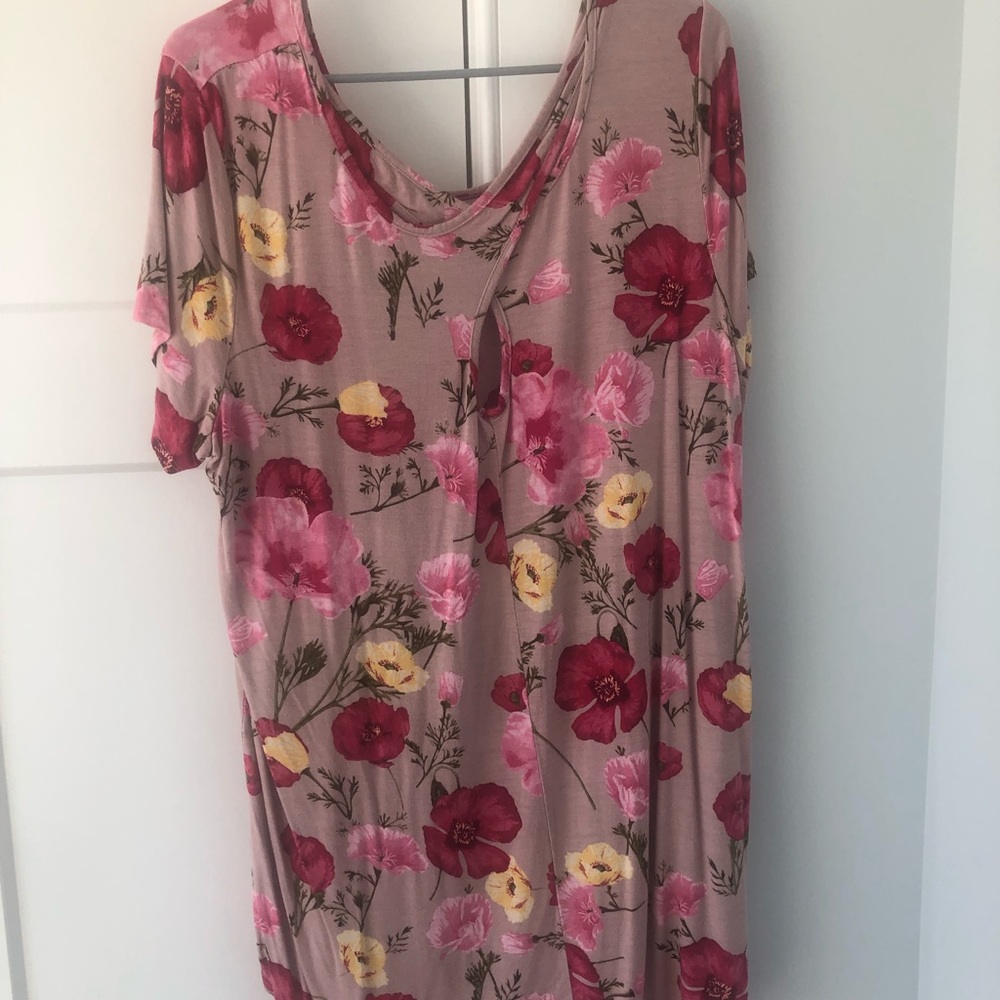 Floral print top with keyhole.
